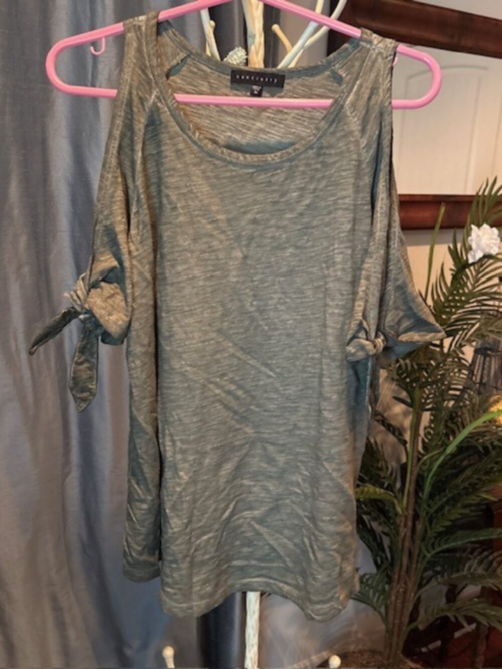 SANCTUARY Cold Shoulder Green Top Tee Shirt Medium 100% Cotton Bloomingdales